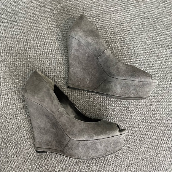 Grey suede Nine West wedges - Picture 7 of 7